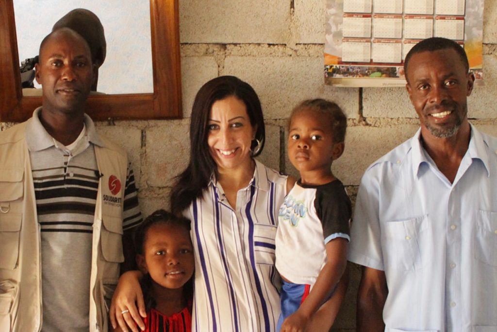 Faïza and Wangcos meeting beneficiaries